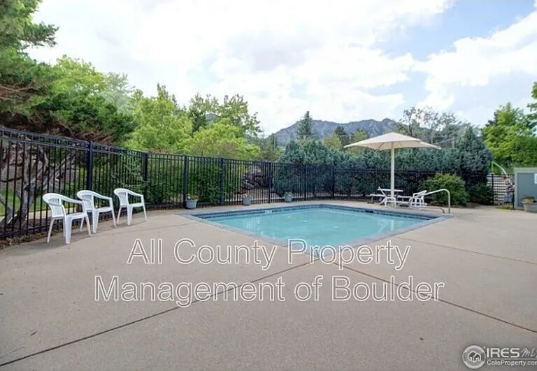 14 Benthaven Pl — Photo 2