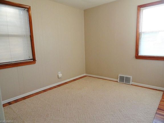 5th image of 838 E 220th St