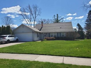 2326 London Dr, Troy, MI 48085