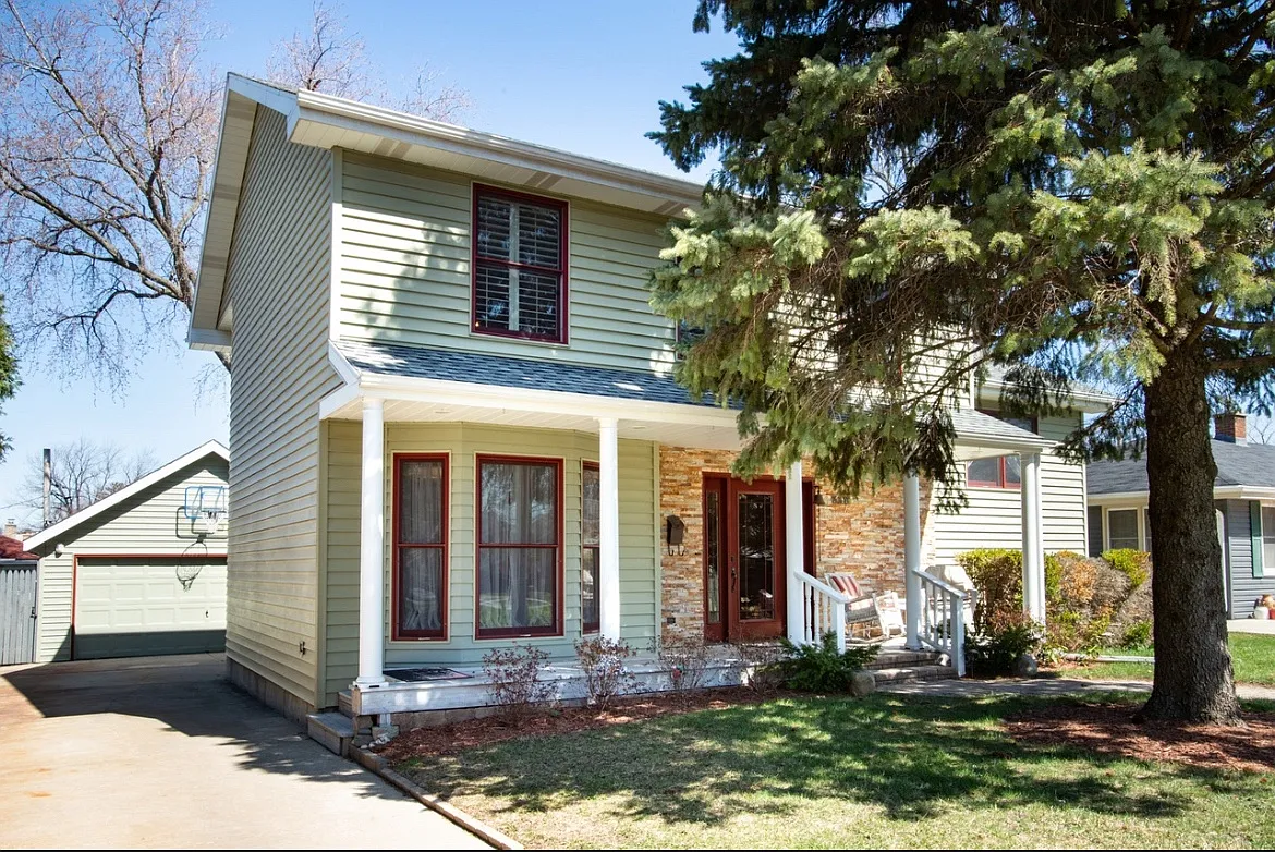 338 W Madison St photo 1