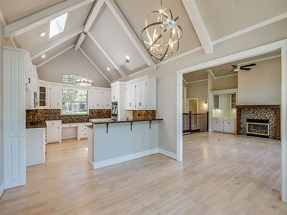 2nd image of 380 Craig Cir