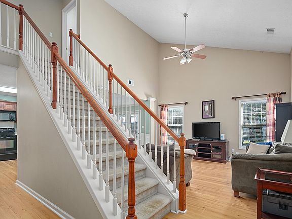 4th image of 115 Lovett Park Ln