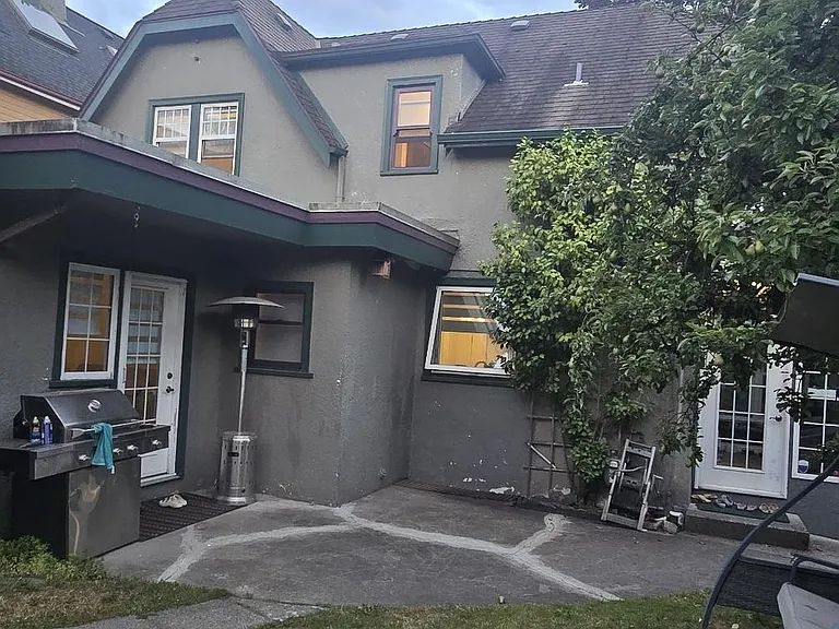407 Saint George St — Photo 34
