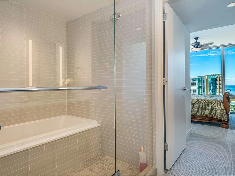 1001 Queen St #3404 — Photo 39