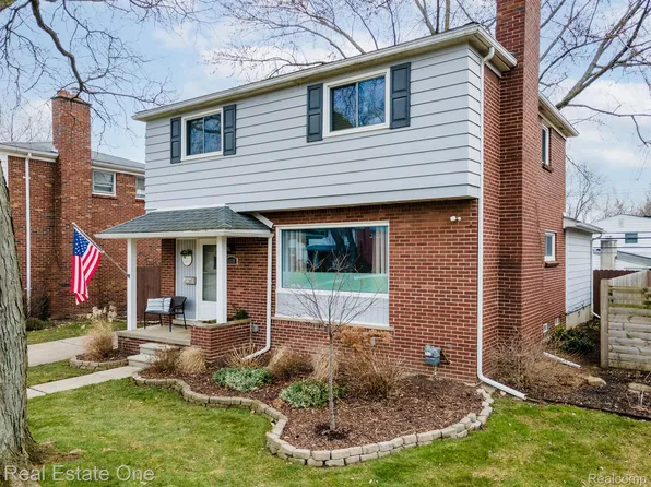 1119 W Selfridge Blvd, Clawson, MI 48017