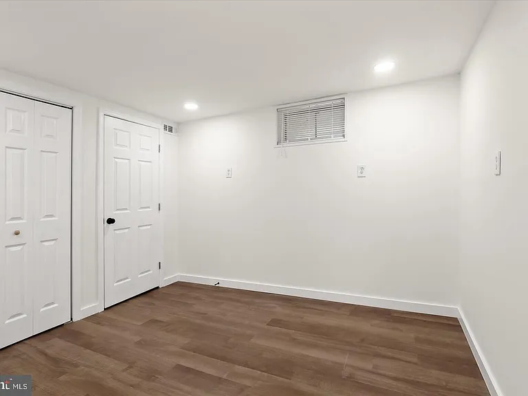 517 Winters Ln — Photo 32