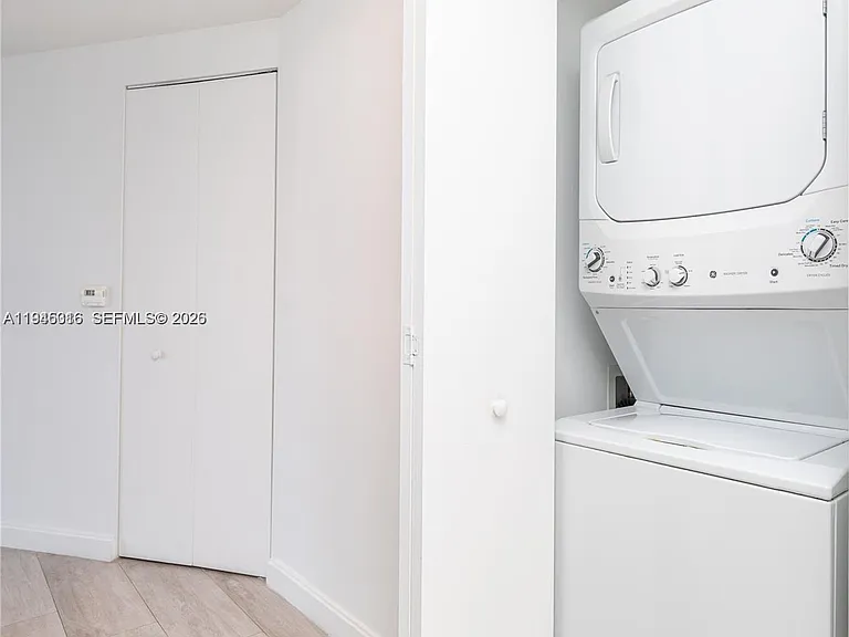 49 SW 9th St — Photo 15