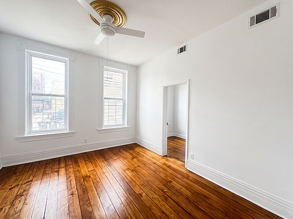 2nd image of 1330 W Huron St APT 1R