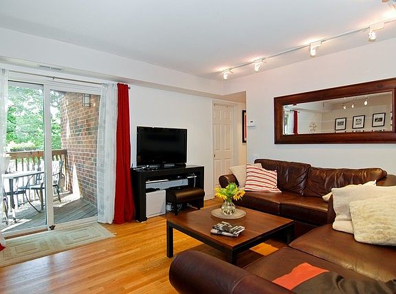 2nd image of 2131 N Larrabee St APT 6201