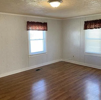 145 Clara St — Photo 6