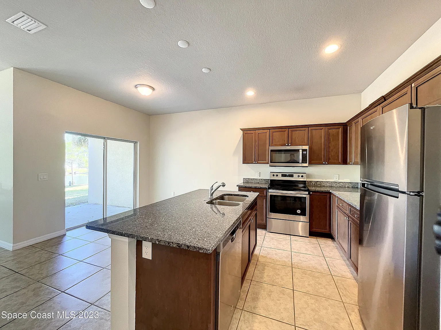 4 bed, 2.5 bath, 1743 sqft, $1,950 — Photo 3