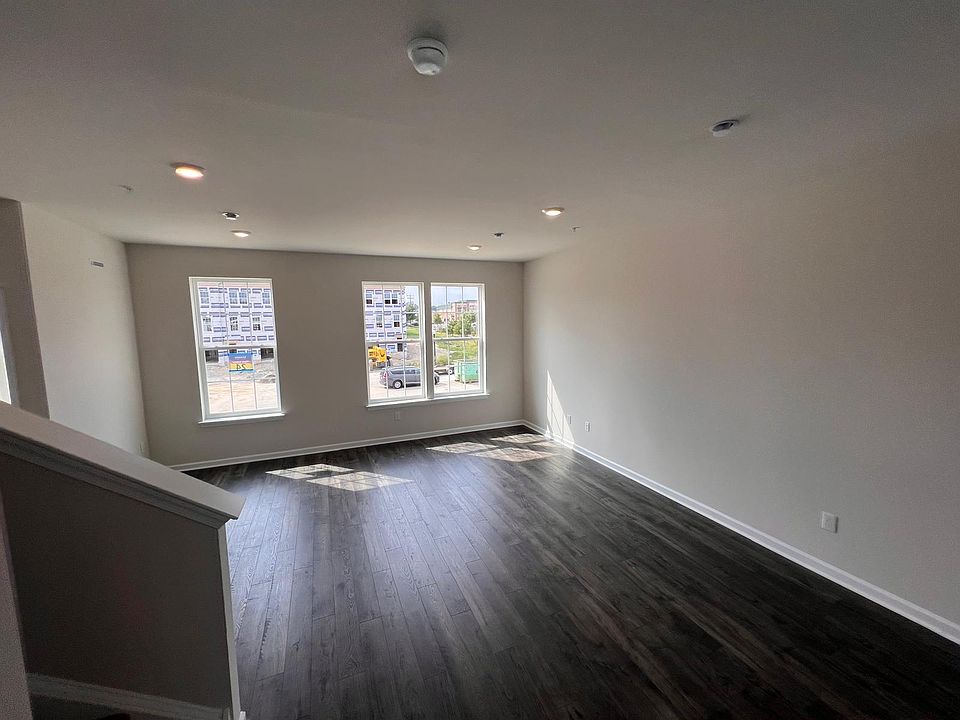 1st image of 1131 Meadowlark Dr