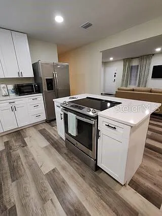 3 bed, 2.0 bath, 1400 sqft, $3,500 — Photo 3