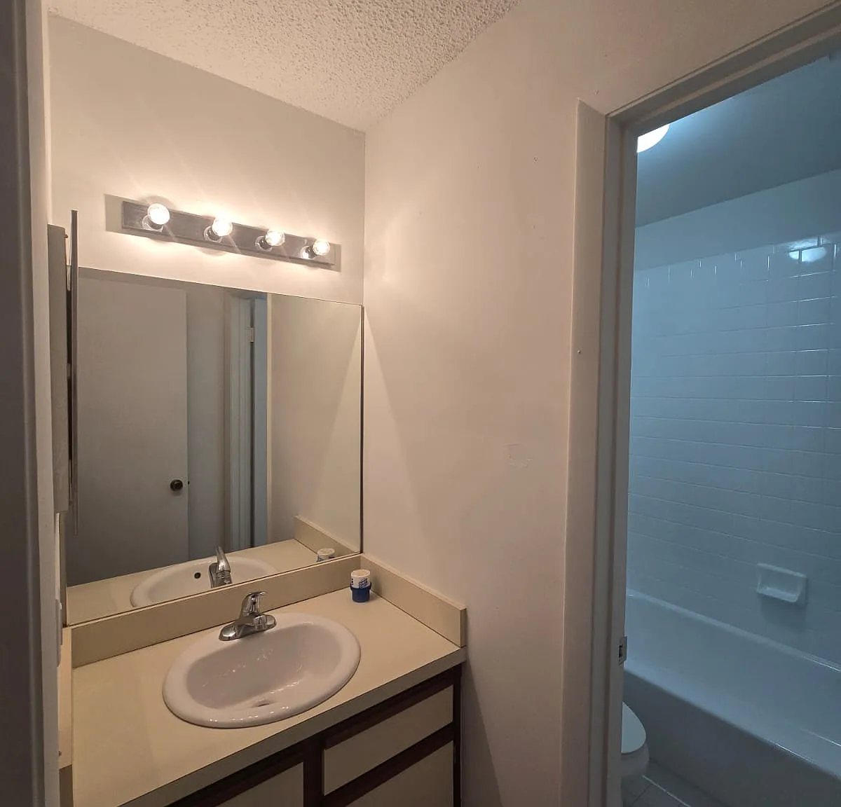 2 bed, 970 sqft, $2,000 — Photo 4