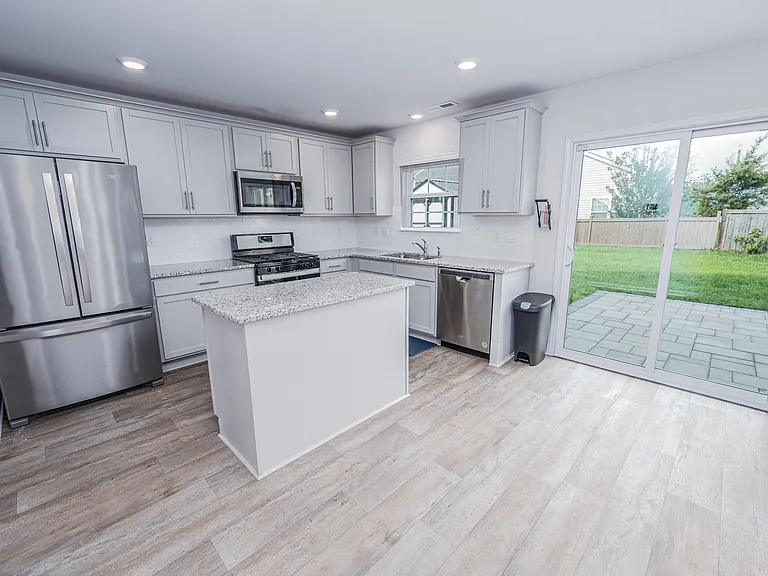 607 Ava St #1 — Photo 9