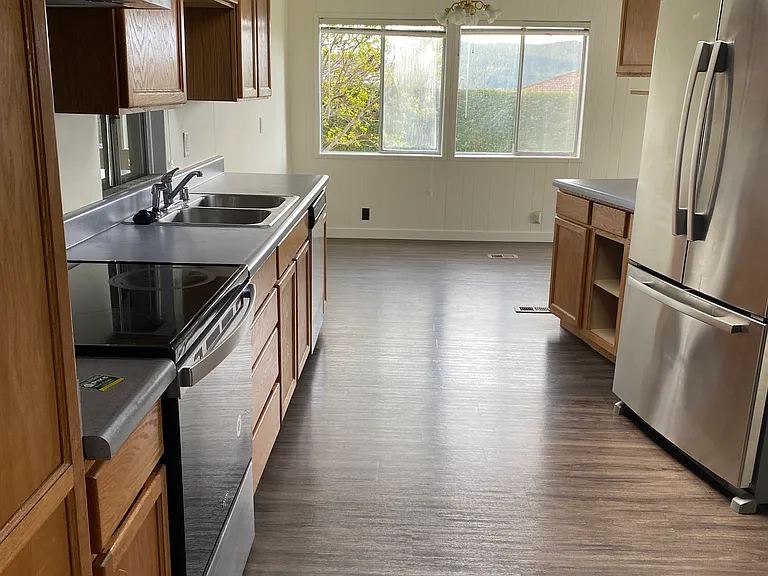 2208 Dublin Pl — Photo 2