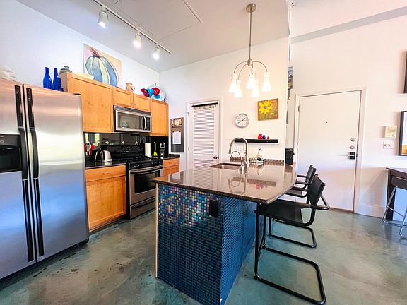 3rd image of 2401 E 6th St #6