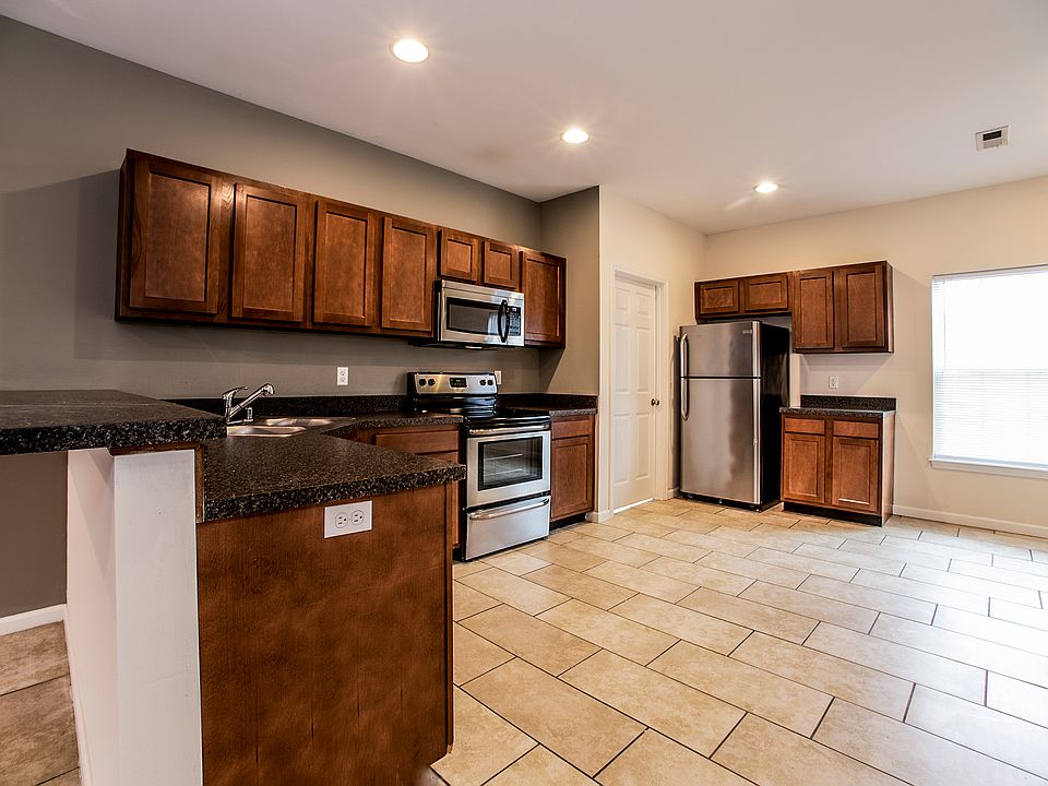 1st image of 121 Cupp Cir