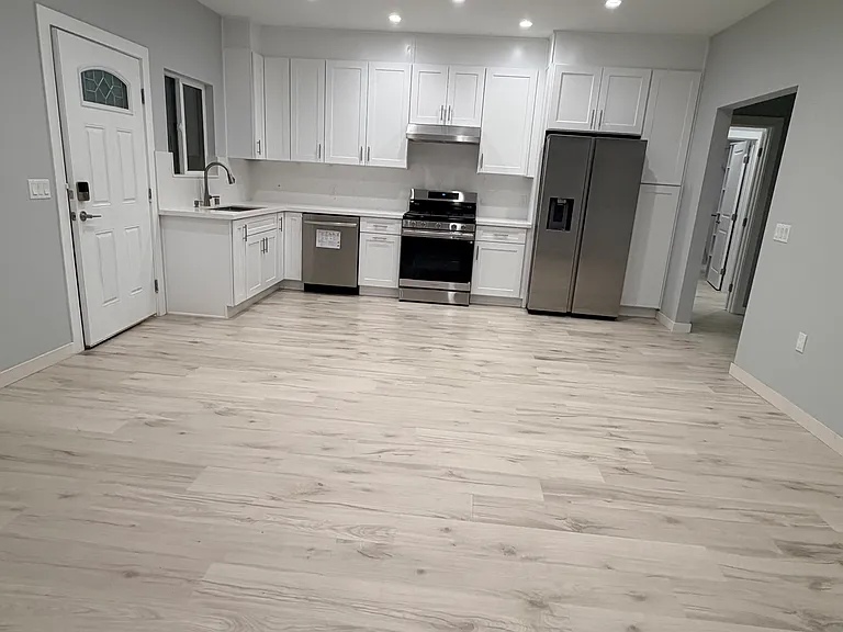 10916 Cantlay St — Photo 1