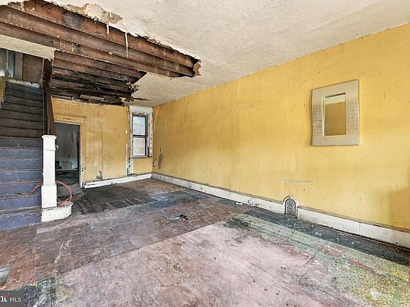 4th image of 687 Fairview St