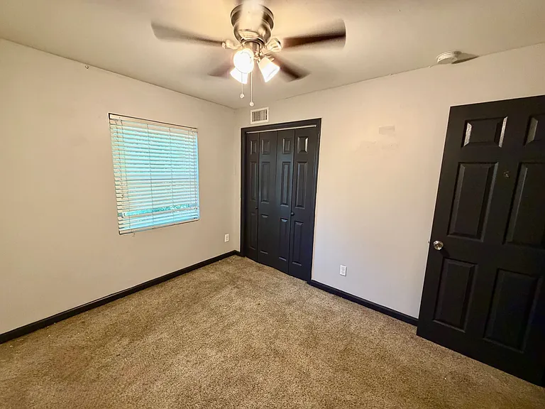1911 Pasco St #6 — Photo 6