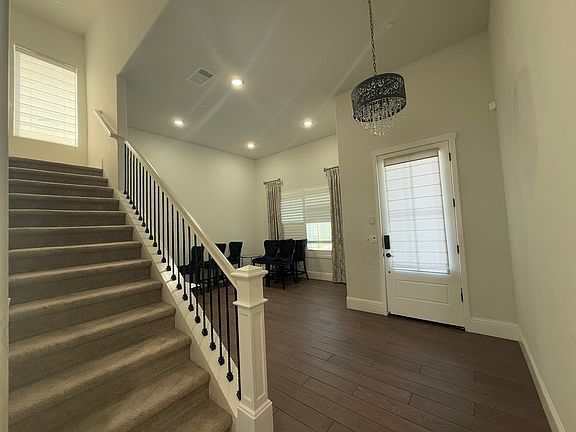 3rd image of 2337 E Kynzlee Ave