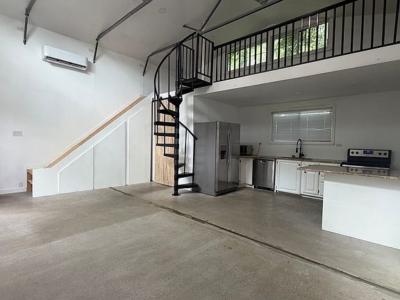 2nd image of 629 Neill Ave #B
