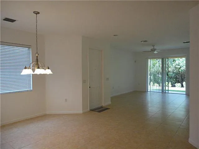 3 bed, 2.0 bath, 1464 sqft, $1,950 — Photo 4