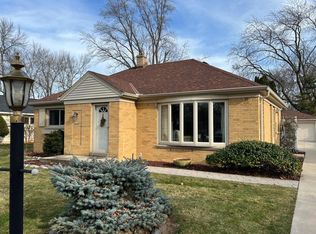 7540 N Mohawk Rd, Fox Pt, WI 53217