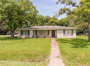 200 Pecan Dr, Baytown, TX 77520