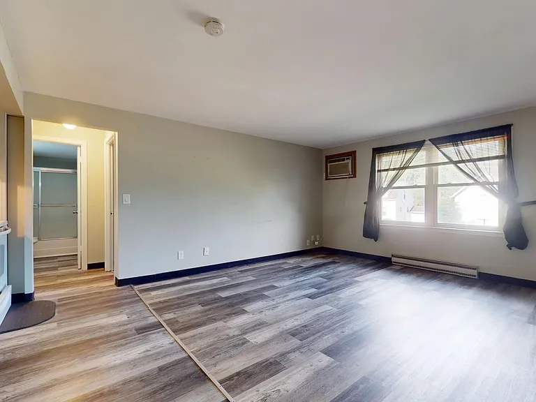 315 Wood St — Photo 2