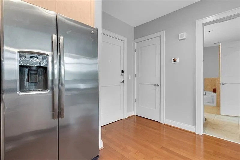 1 bed, 1.0 bath, 650 sqft, $2,500 — Photo 3