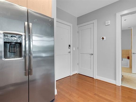 3rd image of 905 Juniper St NE Unit 401