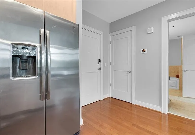 905 Juniper St NE #401 — Photo 3