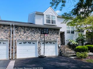 35 Hummingbird Ct, Marlboro, NJ 07746