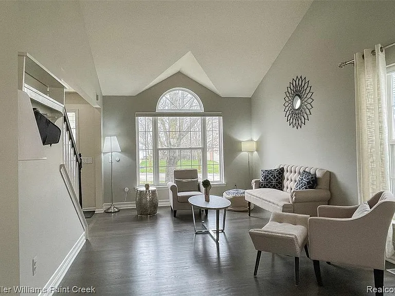 4927 Ravine Ct — Photo 2