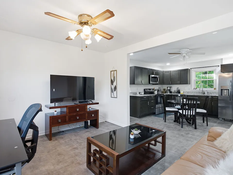 2416 Ridgecrest Dr