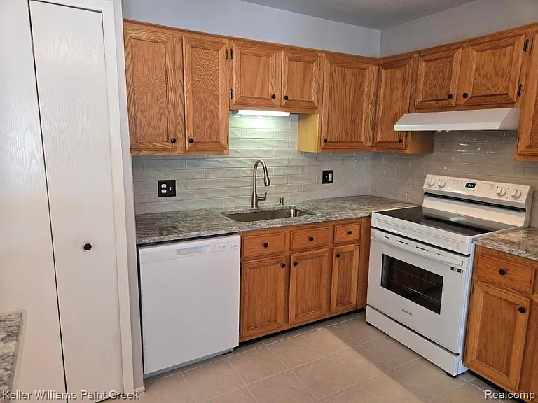 38565 Golfview Dr W — Photo 10