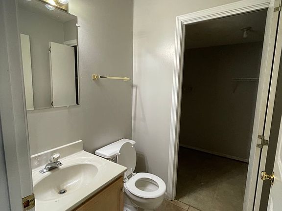 3rd image of 2213-2215 Live Oak Ln
