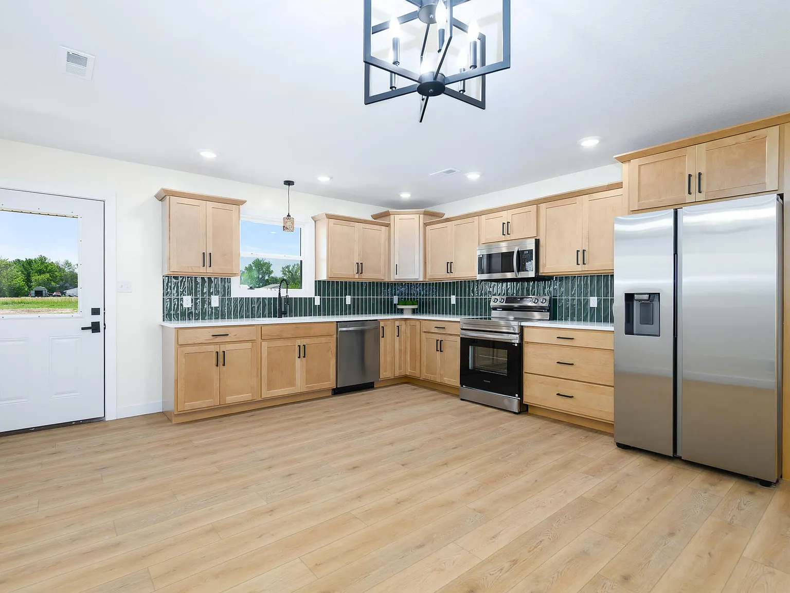 3 bed, 2.0 bath, 1317 sqft, $1,800 — Photo 3