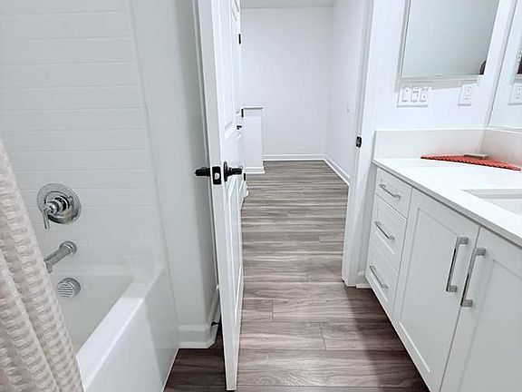 5th image of 8241 Waverly Ln #46