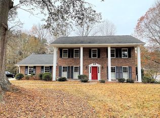 1150 Falstaff Dr, Roswell, GA 30076