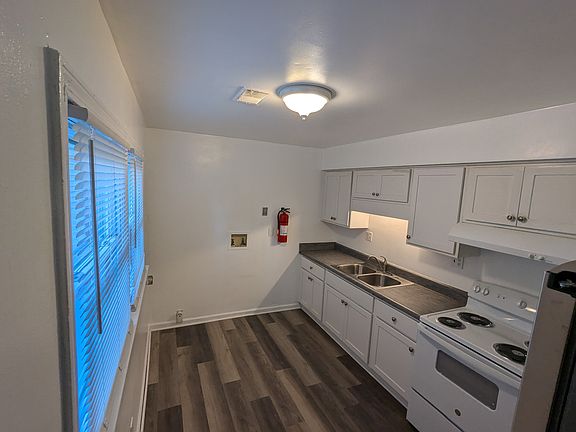 4th image of 1321 Hullview Ave