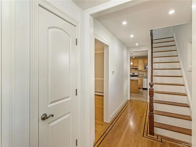 3 bed, 2.0 bath, 1422 sqft, $5,300 — Photo 4