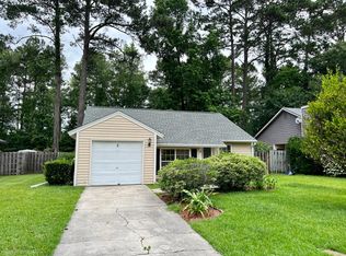 2 E White Hawthorne Dr, Savannah, GA 31419