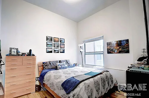 Rented by Urbane Brokerage | media 23