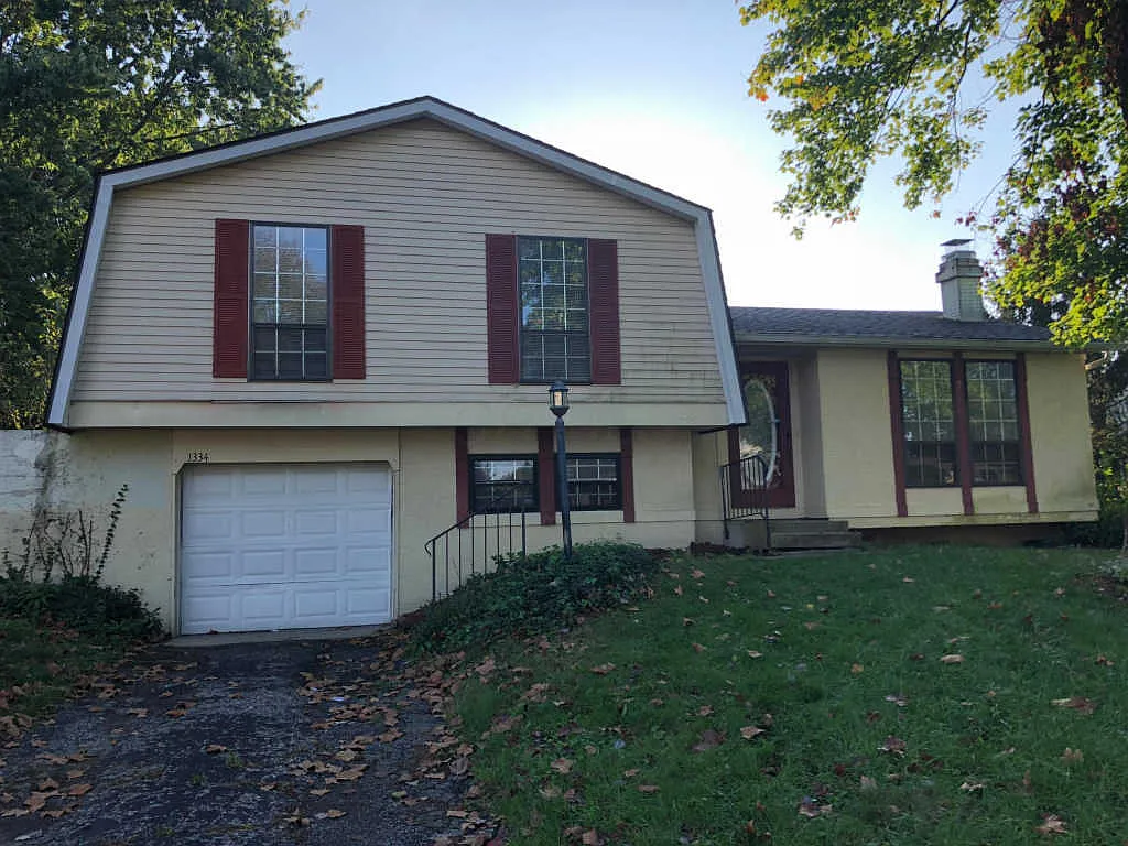 1334 Crestview St photo 1
