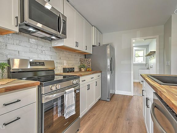 3rd image of 1614 Park St
