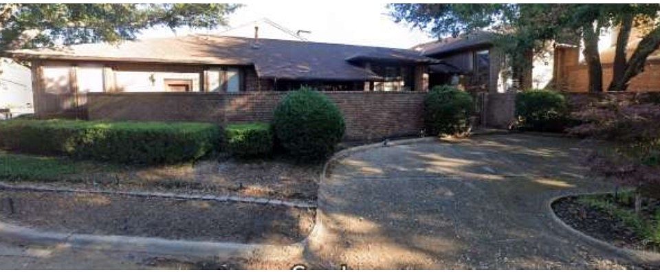1st image of 3302 Courtyard Pl