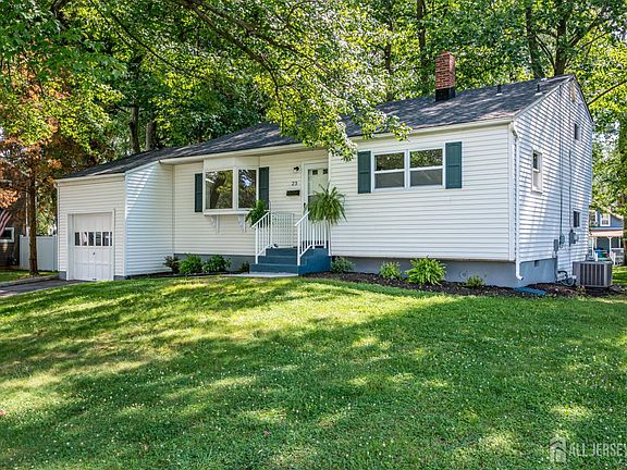 3rd image of 23 Nancy Cir